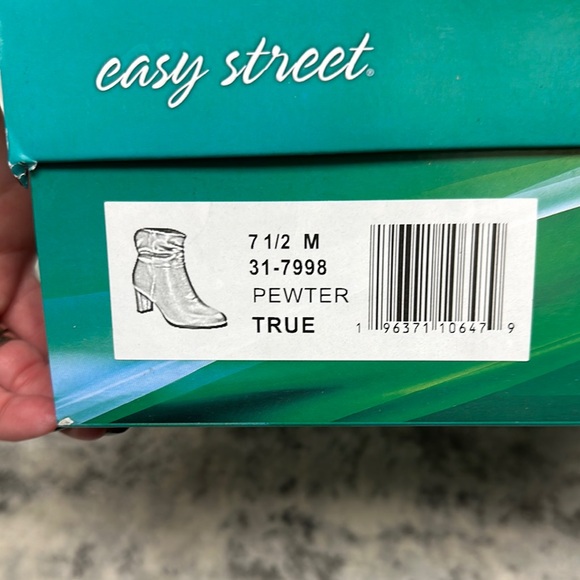 Black Ankle Boots & Booties - Picture 5 of 5